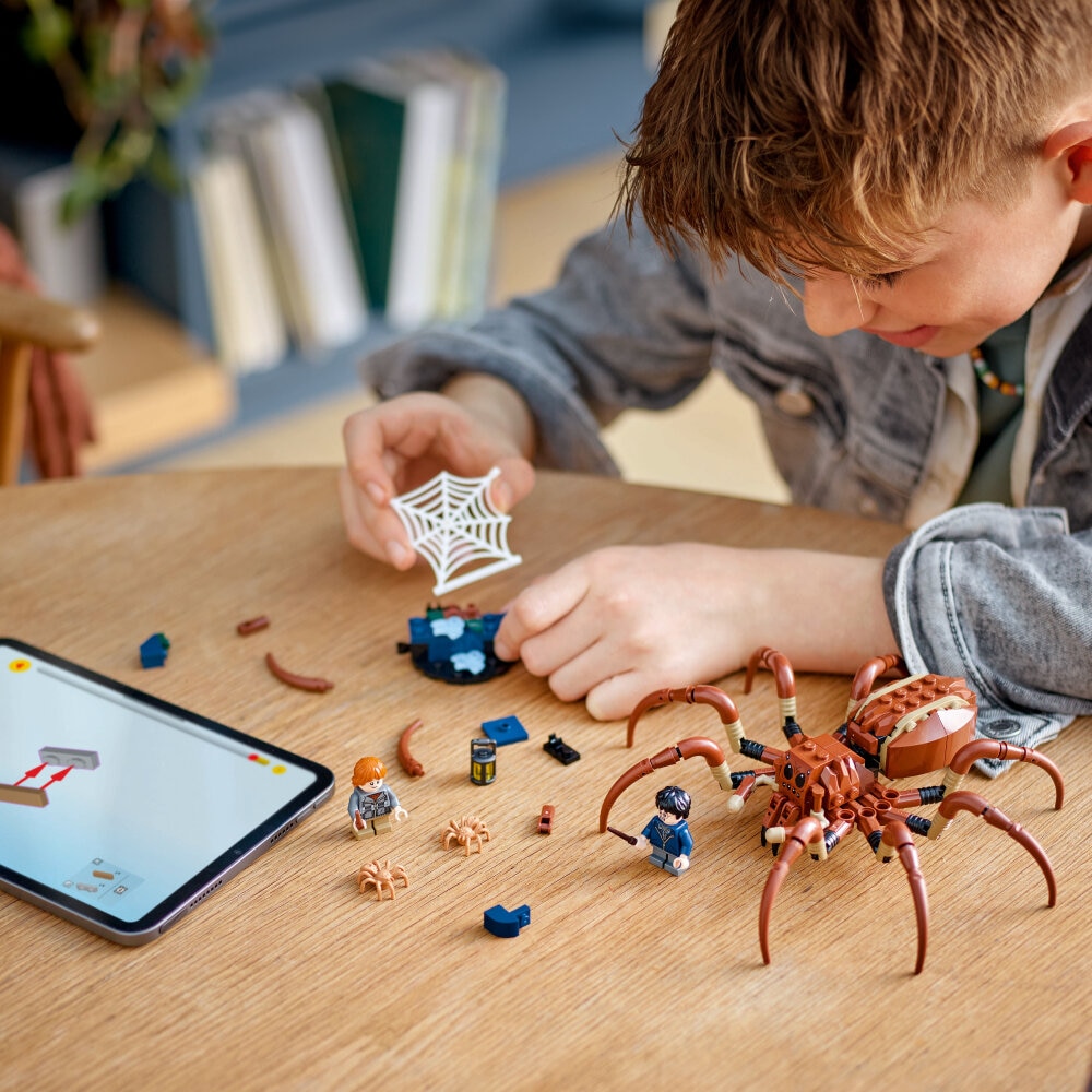 LEGO Harry Potter - Aragog i den förbjudna skogen 7+